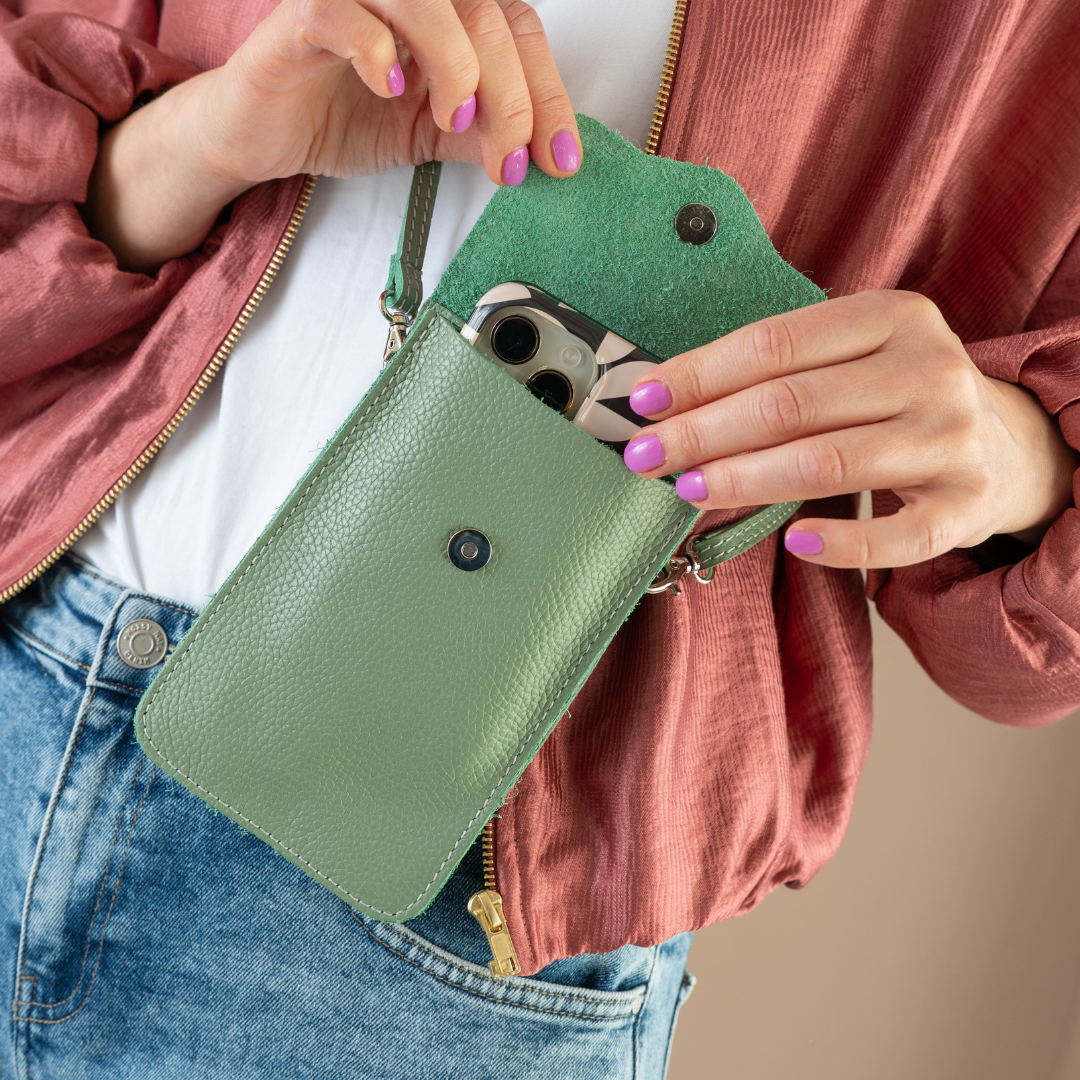Telefoontasje Maike (leer) 2 vakken | Zeegroen