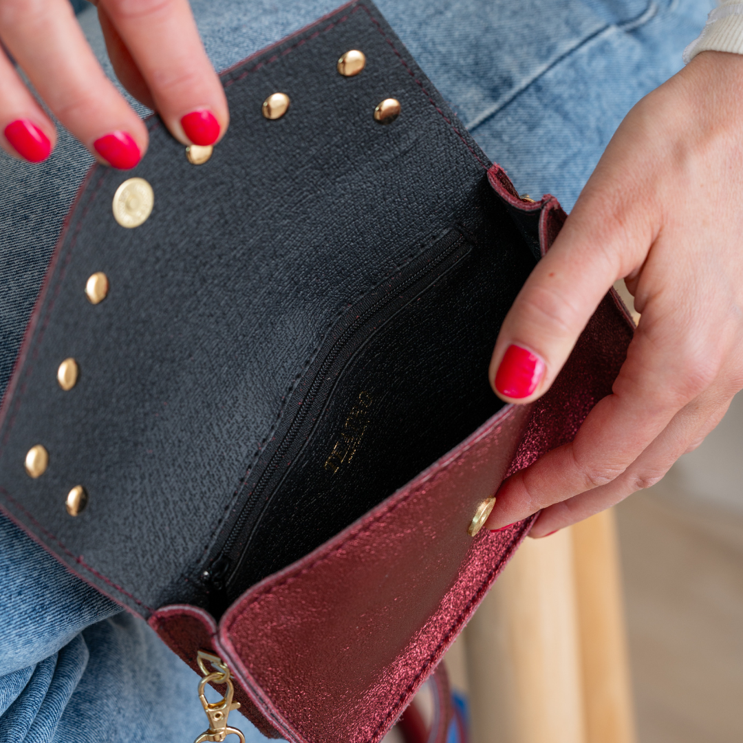 Umhängetasche Lyfke | Metallisches Burgunderrot