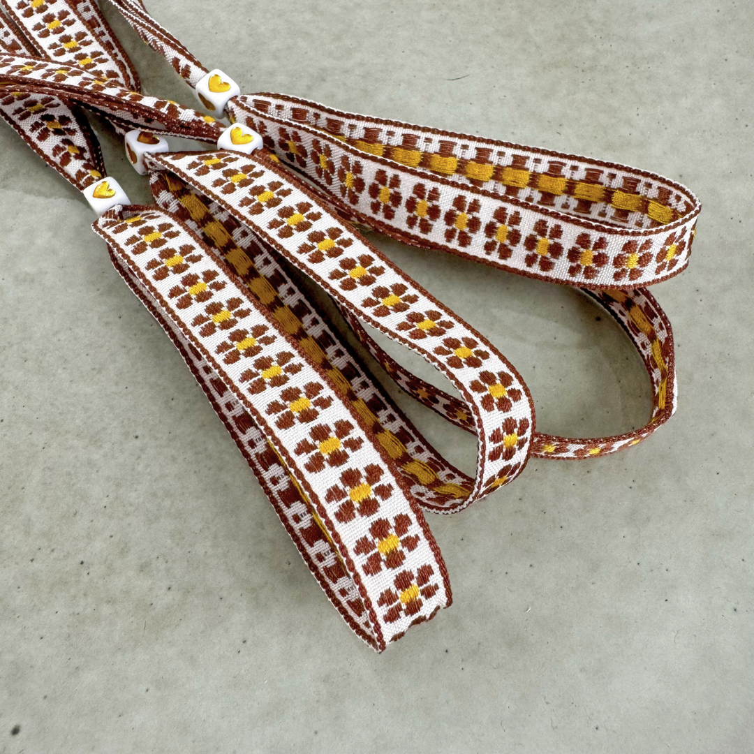 Bändchenarmband Blumen Braun