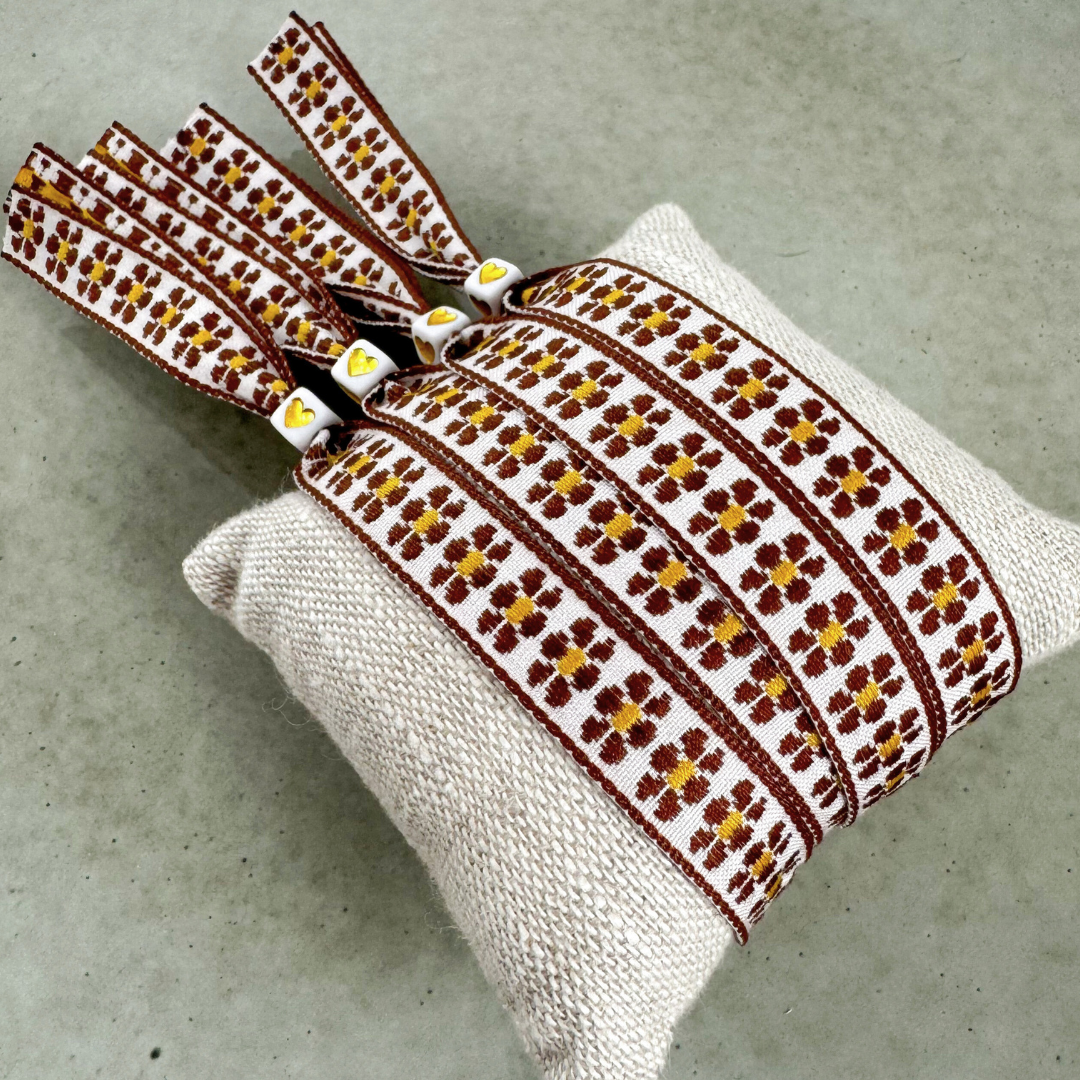 Bändchenarmband Blumen Braun