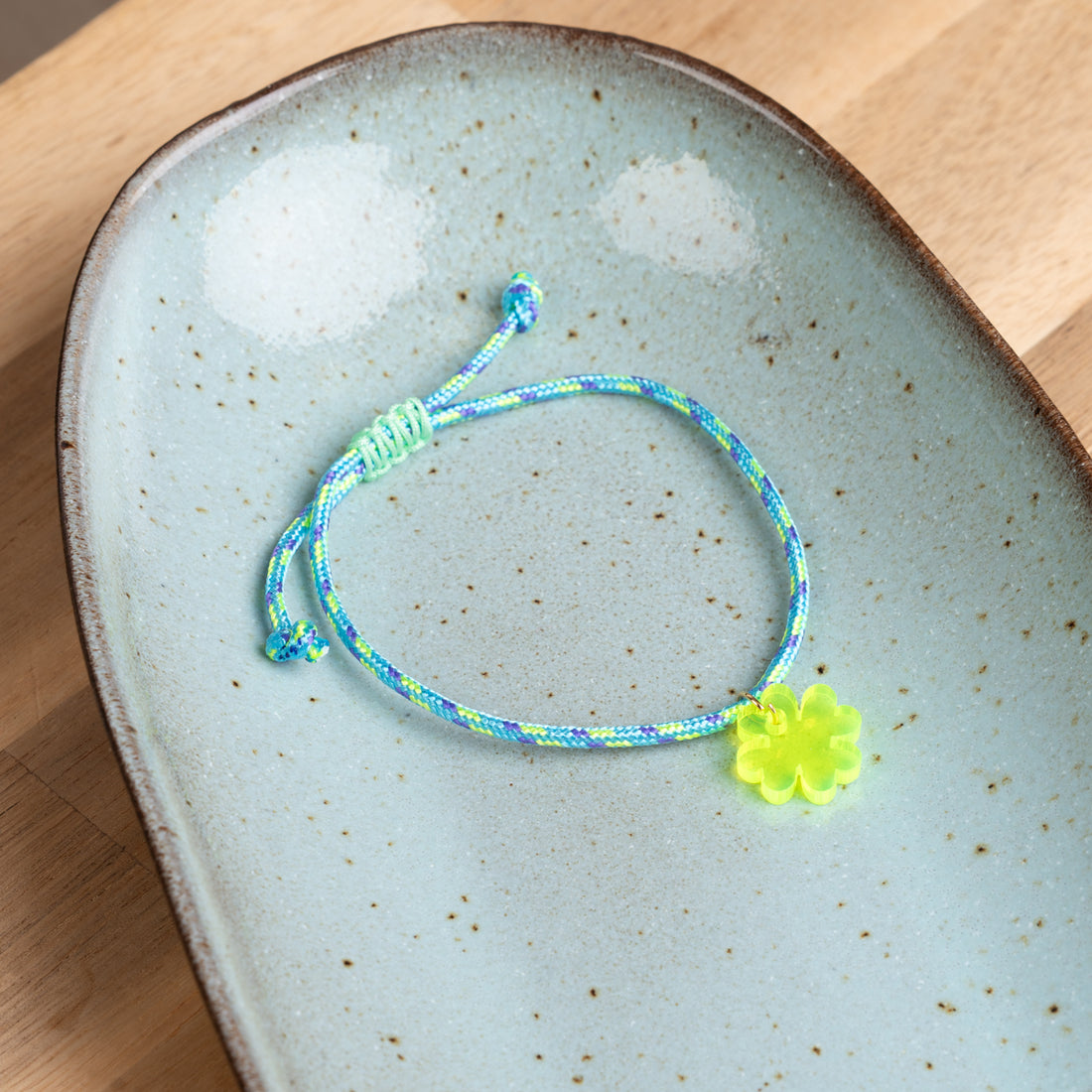 Armband Lume Charms | Klaver Neon Yellow