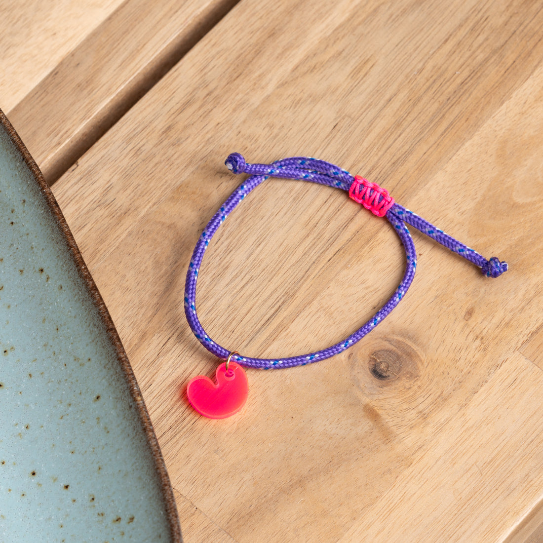 Armband Lume Charms | Pompeblêdsje Neon Pink