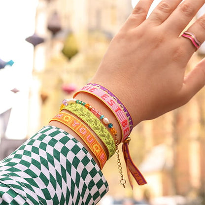 Armband mit Bändern, goldene Blumen